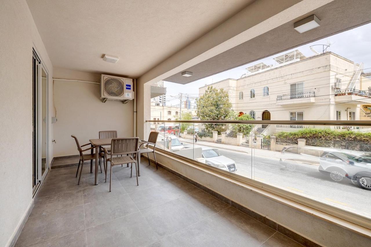 Modern Apartment Steps To St George'S Bay San Ġiljan Exterior foto